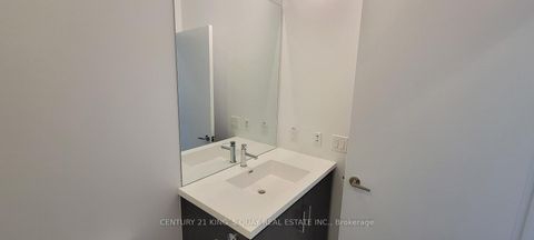 Photo 11 at 101 - 38 Honeycrisp Crescent, Concord, Vaughan