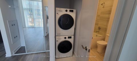 Photo 12 at 101 - 38 Honeycrisp Crescent, Concord, Vaughan