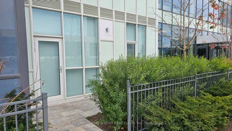 Photo 13 at 101 - 38 Honeycrisp Crescent, Concord, Vaughan