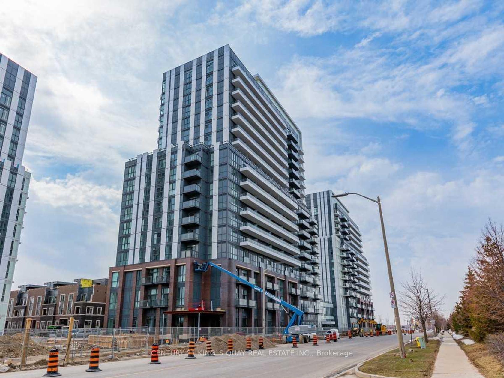 101 - 38 Honeycrisp Crescent, Concord, Vaughan 