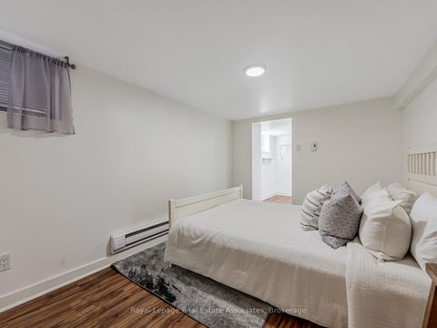 Photo 27 at 5 Little Boulevard, Belgravia, Toronto