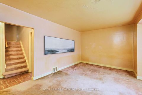 Photo 6 at 27 King Georges Drive, Greenbrook, Toronto