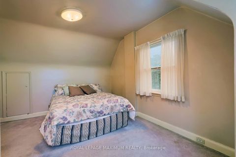 Photo 15 at 27 King Georges Drive, Greenbrook, Toronto