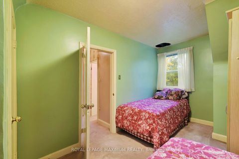 Photo 17 at 27 King Georges Drive, Greenbrook, Toronto