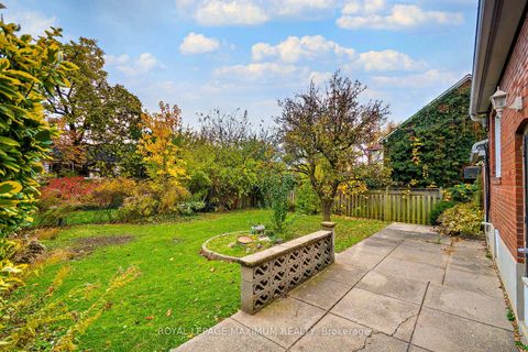 Photo 26 at 27 King Georges Drive, Greenbrook, Toronto