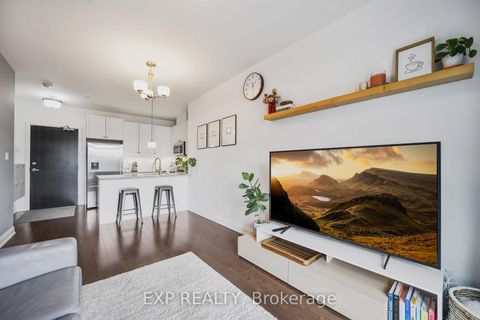 Photo 5 at 602A - 15277 Yonge Street, Aurora Village, Aurora