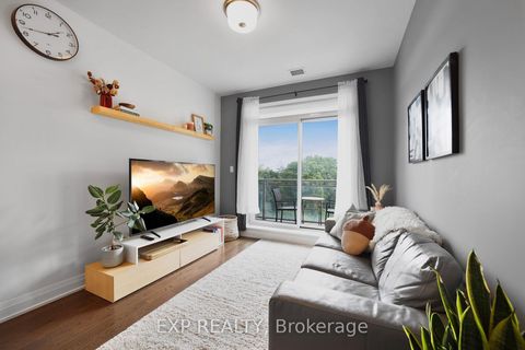 Photo 6 at 602A - 15277 Yonge Street, Aurora Village, Aurora