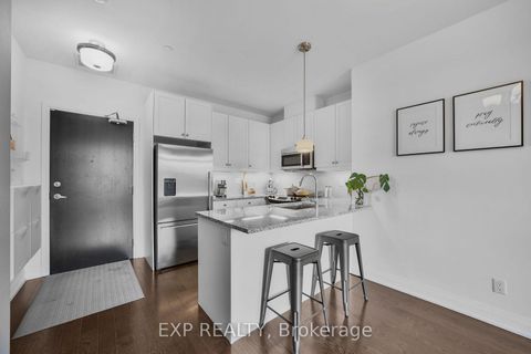 Photo 8 at 602A - 15277 Yonge Street, Aurora Village, Aurora