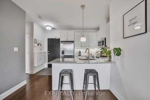 Photo 9 at 602A - 15277 Yonge Street, Aurora Village, Aurora