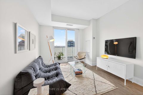 Photo 3 at 2915 - 101 Erskine Avenue, Mount Pleasant West, Toronto