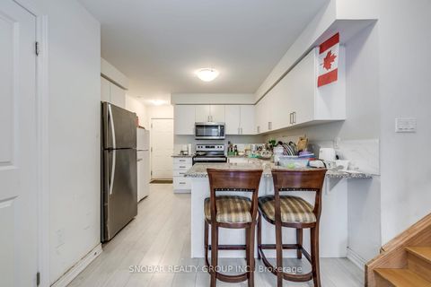 Photo 5 at 4 - 624 Rexdale Boulevard, Clairville, Toronto