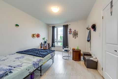 Photo 9 at 4 - 624 Rexdale Boulevard, Clairville, Toronto