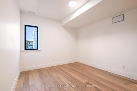 Photo 33 at 604 Ridelle Avenue, Belgravia, Toronto