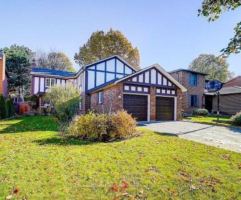 Photo 1 at 11 Elkpath Avenue, Windfields, Toronto