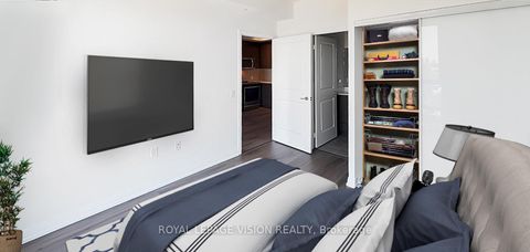 Photo 5 at 858 - 60 Ann O'Reilly Road, Henry Farm, Toronto