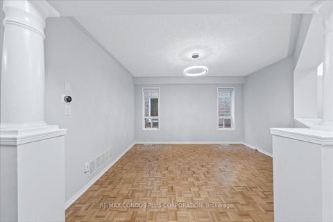 Photo 9 at 289 Deepsprings Crescent, Vellore Village, Vaughan