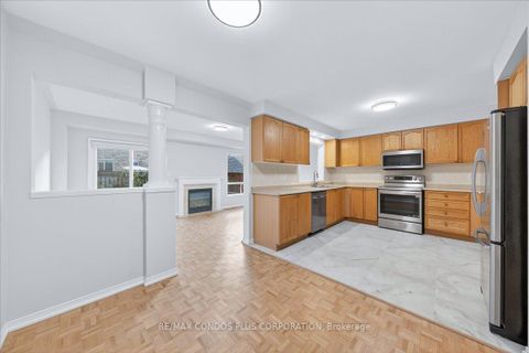 Photo 11 at 289 Deepsprings Crescent, Vellore Village, Vaughan