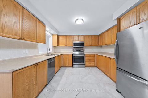 Photo 12 at 289 Deepsprings Crescent, Vellore Village, Vaughan