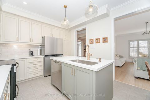 Photo 13 at 56 Regency View Heights, Rural Vaughan, Vaughan