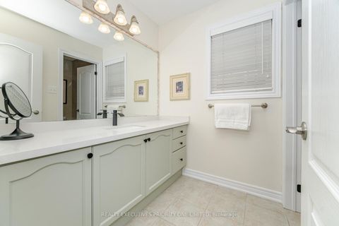 Photo 34 at 56 Regency View Heights, Rural Vaughan, Vaughan