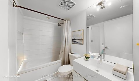 Photo 10 at 822 - 21 Iceboat Terrace, Waterfront Communities C1, Toronto