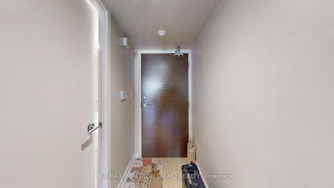 Photo 12 at 822 - 21 Iceboat Terrace, Waterfront Communities C1, Toronto