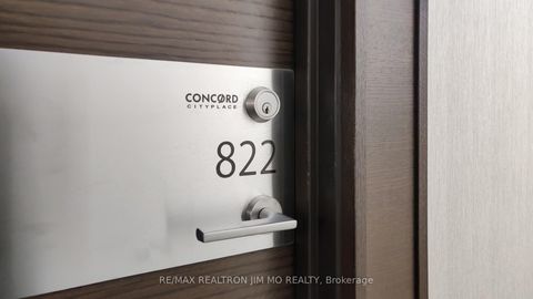 Photo 13 at 822 - 21 Iceboat Terrace, Waterfront Communities C1, Toronto