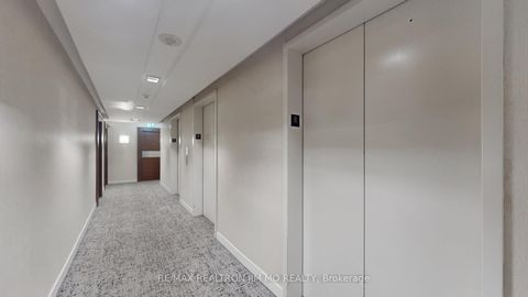 Photo 16 at 822 - 21 Iceboat Terrace, Waterfront Communities C1, Toronto