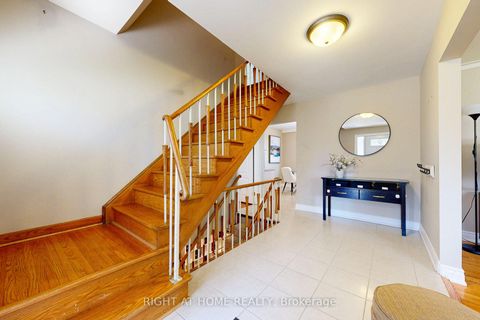 Photo 2 at 5 Robinter Drive, Newtonbrook East, Toronto