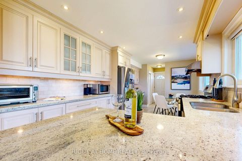 Photo 7 at 5 Robinter Drive, Newtonbrook East, Toronto