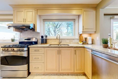 Photo 8 at 5 Robinter Drive, Newtonbrook East, Toronto