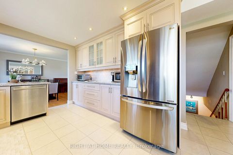 Photo 10 at 5 Robinter Drive, Newtonbrook East, Toronto