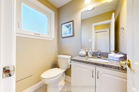 Photo 13 at 5 Robinter Drive, Newtonbrook East, Toronto
