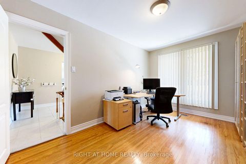 Photo 15 at 5 Robinter Drive, Newtonbrook East, Toronto