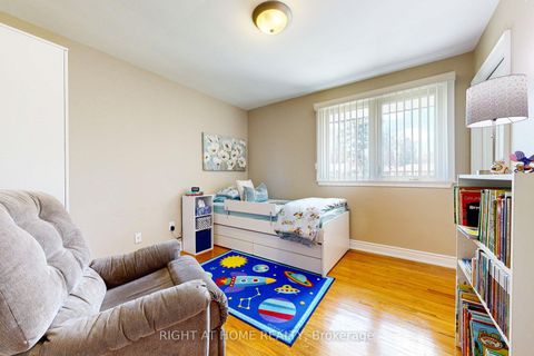 Photo 22 at 5 Robinter Drive, Newtonbrook East, Toronto