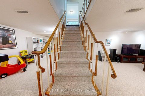 Photo 24 at 5 Robinter Drive, Newtonbrook East, Toronto