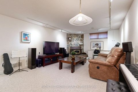 Photo 25 at 5 Robinter Drive, Newtonbrook East, Toronto