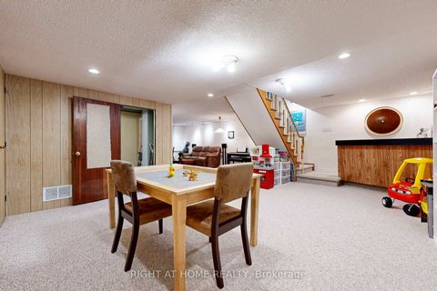 Photo 27 at 5 Robinter Drive, Newtonbrook East, Toronto