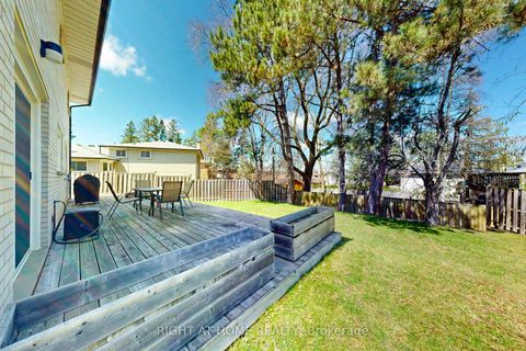 Photo 29 at 5 Robinter Drive, Newtonbrook East, Toronto