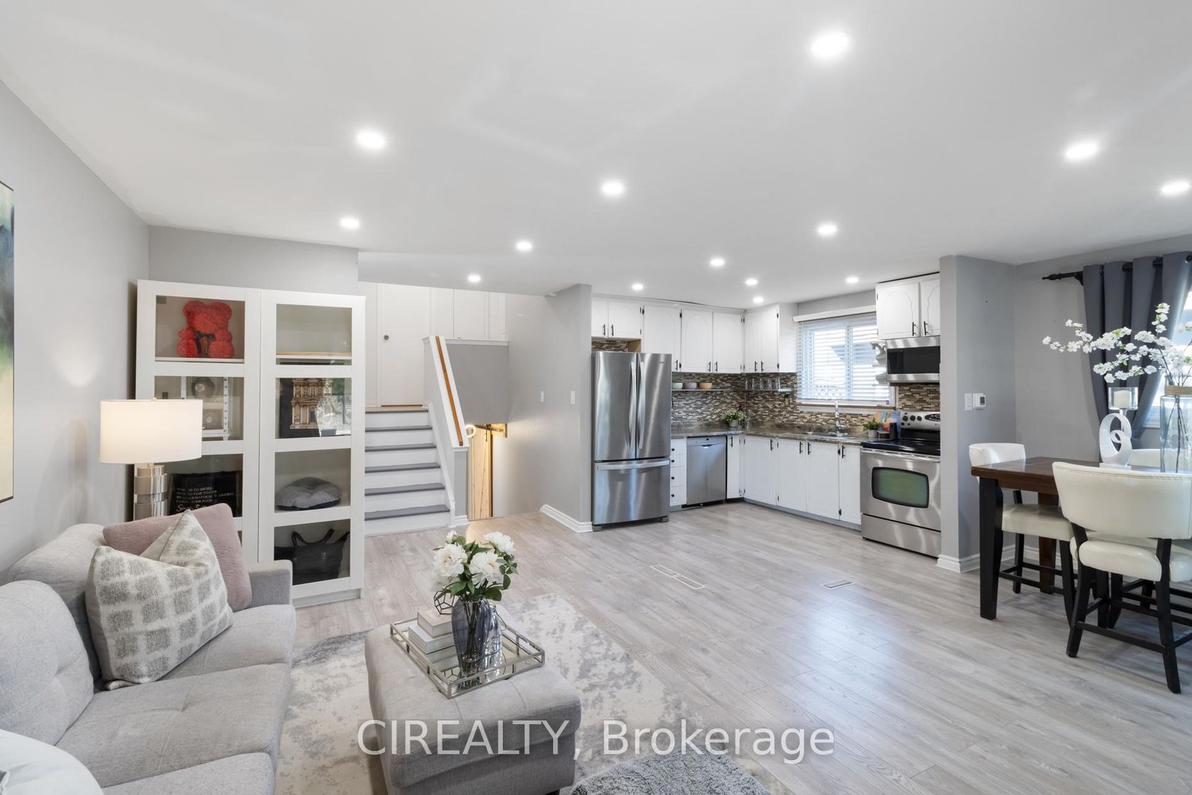 53 Christie Crescent, Letitia Heights, Barrie photo number 2