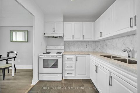 Photo 15 at 1004 - 15 Vicora Link Way, Flemingdon Park, Toronto