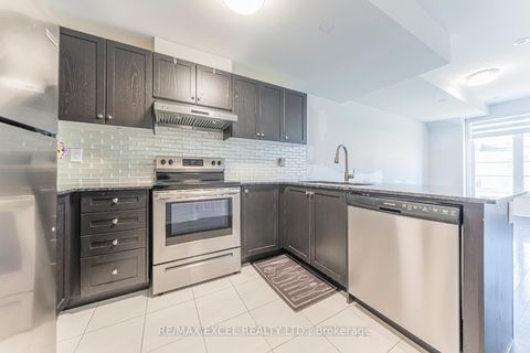 Photo 10 at 8 - 39 Drewry Avenue, Newtonbrook West, Toronto