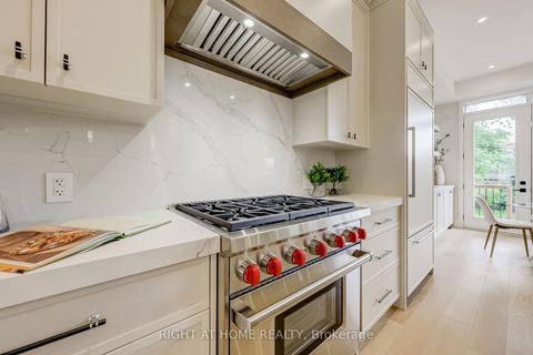 Photo 5 at 102 Parklea Drive, Leaside, Toronto