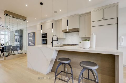 Photo 13 at 102 Parklea Drive, Leaside, Toronto