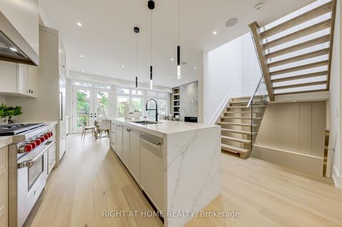 Photo 14 at 102 Parklea Drive, Leaside, Toronto