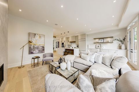 Photo 23 at 102 Parklea Drive, Leaside, Toronto