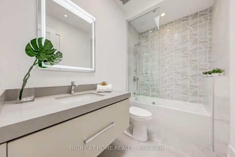 Photo 34 at 102 Parklea Drive, Leaside, Toronto