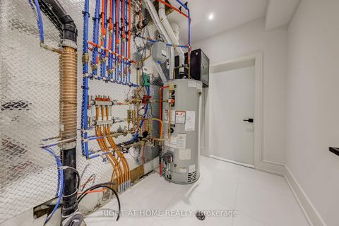 Photo 43 at 102 Parklea Drive, Leaside, Toronto