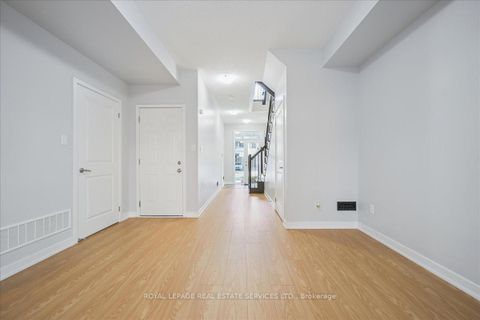 Photo 4 at 310 Squire Crescent, GO Glenorchy, Oakville