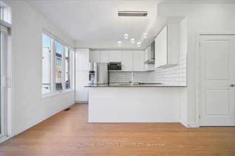 Photo 11 at 310 Squire Crescent, GO Glenorchy, Oakville